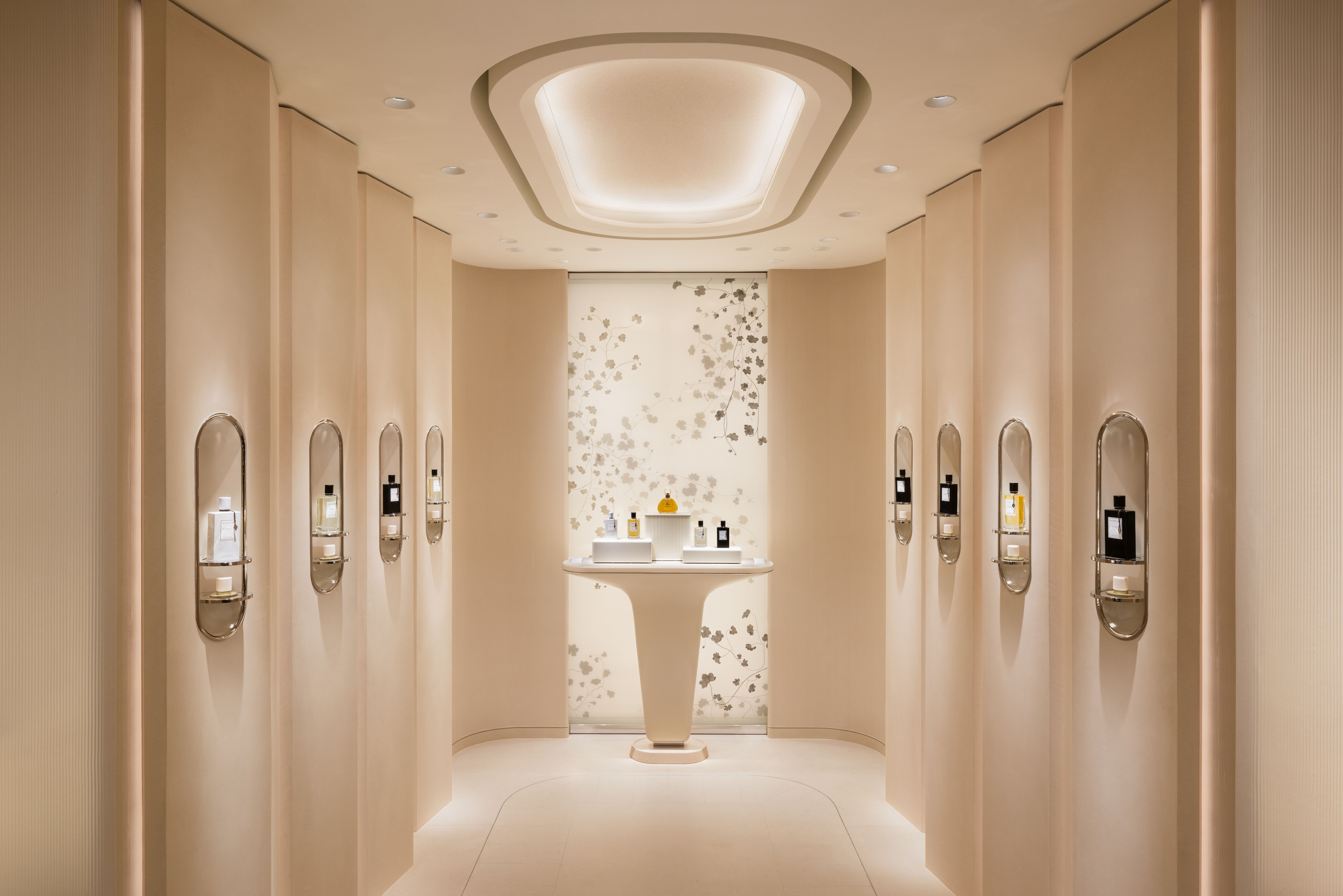 Van Cleef & Arpels 魅惑の世界 インテリアに！ The Van Cleef & Arpels Maison in Hong Kong moves to Alexandra
